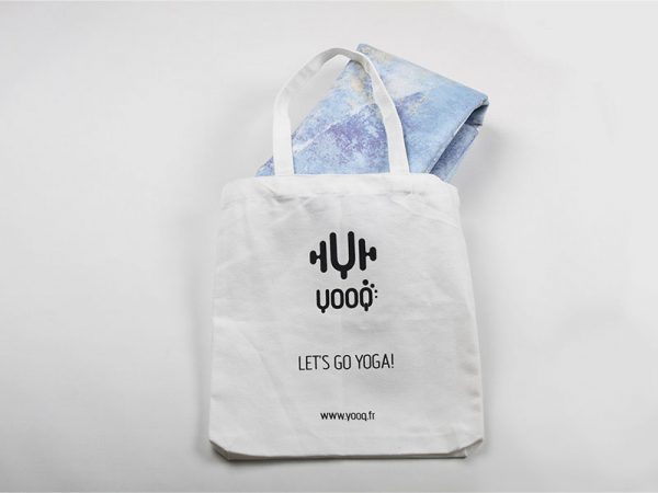 YOOQ tapis voyage léger pliable powder blue tote bag transport yoga fitness
