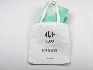 YOOQ tapis voyage léger pliable powder green tote bag transport yoga fitness